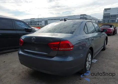 2015 Volkswagen Passat 1.8T Wolfsburg Edition z USA, uszkodzony, nr VIN 1VWAT7A38FC036942